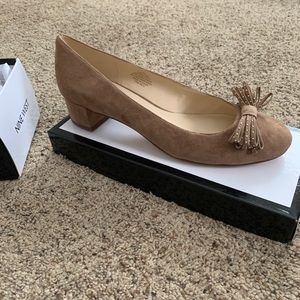 New In Box Nine West Pumps Heels Sz 10